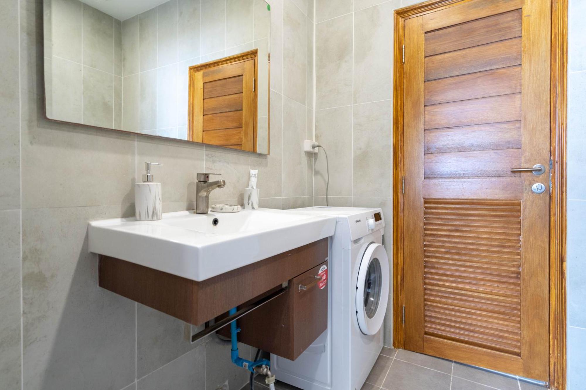 Apartment 1 Bedroom In Naiharn T Ban Saiyuan Exteriör bild